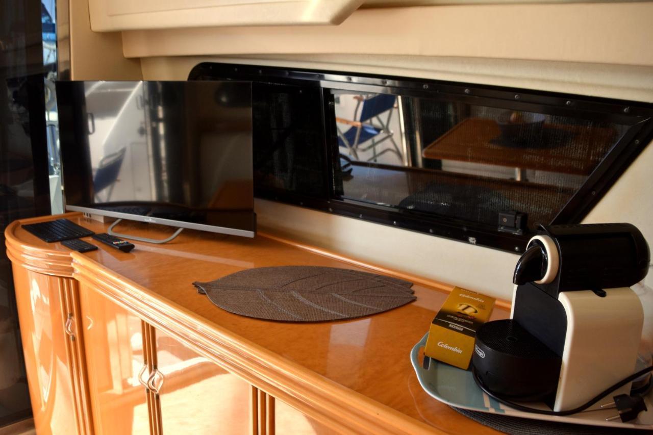 Luxury Yacht Kamikara Hotel San Miguel de Abona Luaran gambar
